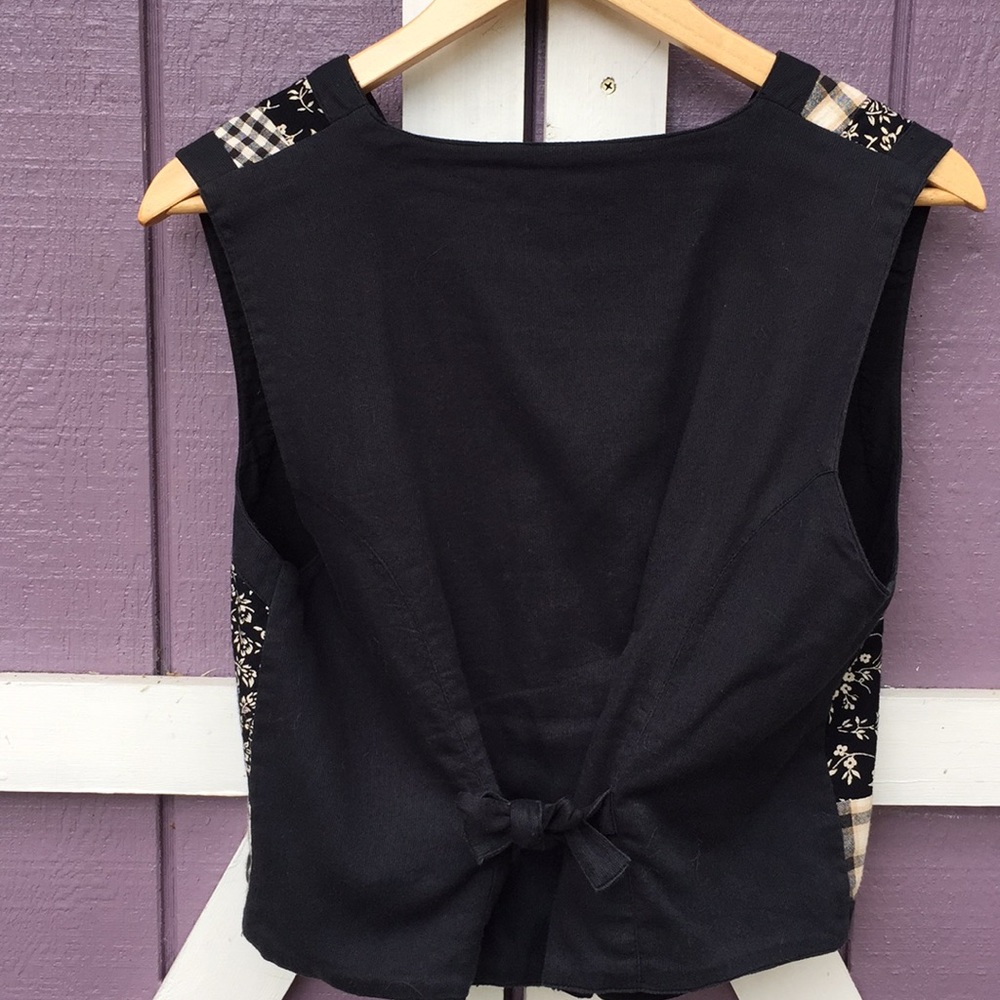 Vest - Picture 4 of 4